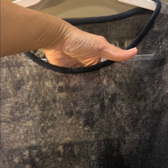 Lightweight dressy blue swing top with 3/4 Sleeves - Picture 3 of 8